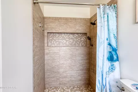 Bath - 32 Plaza Dr, Ormond Beach, FL 32176 photo 2 of 4