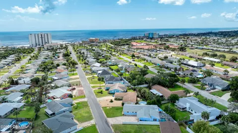 View/Area - 32 Plaza Dr, Ormond Beach, FL 32176 photo 11 of 14