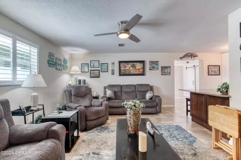 Living - 32 Plaza Dr, Ormond Beach, FL 32176 photo 2 of 7