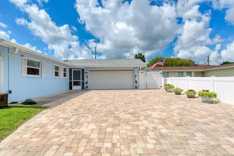 Exterior - 32 Plaza Dr, Ormond Beach, FL 32176 photo 5 of 17