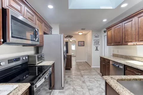 Kitchen - 32 Plaza Dr, Ormond Beach, FL 32176 photo 5 of 5