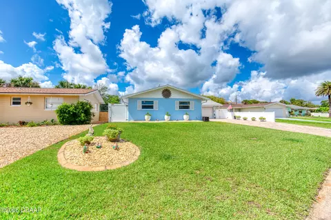 Exterior - 32 Plaza Dr, Ormond Beach, FL 32176 photo 1 of 17