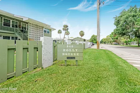 840 Center Ave, Holly Hill, FL 32117