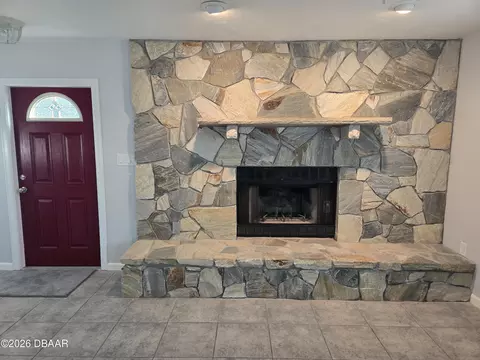 Living - 981 Shockney Dr, Ormond Beach, FL 32174 photo 4 of 9