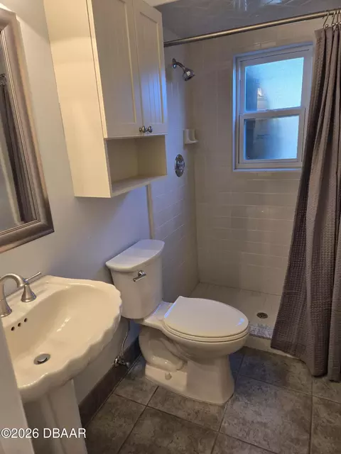 Bath - 981 Shockney Dr, Ormond Beach, FL 32174 photo 1 of 6