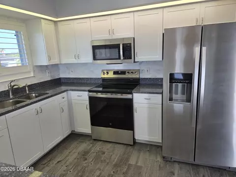 Kitchen - 981 Shockney Dr, Ormond Beach, FL 32174 photo 3 of 7