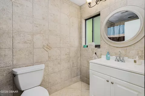 Bath - 40 Concord Dr, Ormond Beach, FL 32176 photo 2 of 7