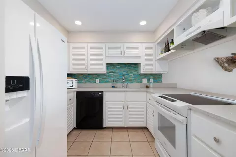 Kitchen - 2222 Ocean Shore Blvd, Ormond Beach, FL 32176 photo 3 of 4