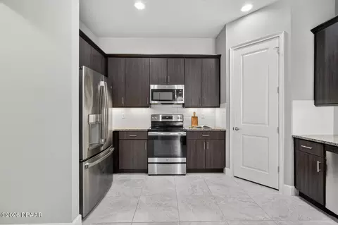 Kitchen - 823 Pinewood Dr, Ormond Beach, FL 32174 photo 4 of 4