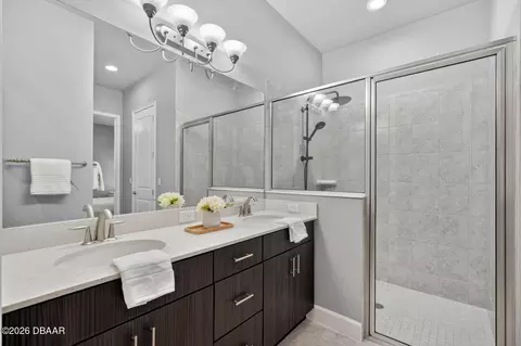 Bath - 823 Pinewood Dr, Ormond Beach, FL 32174 photo 2 of 4