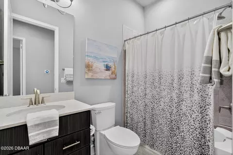 Bath - 823 Pinewood Dr, Ormond Beach, FL 32174 photo 3 of 4