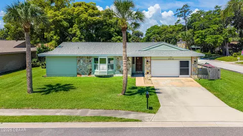 2916 Foxcroft Ln, South Daytona, FL 32119