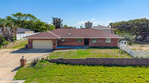 3633 S Peninsula Dr, Port Orange, FL 32127