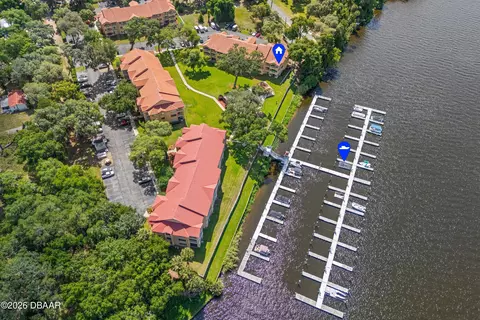99 Broad River Pl, Welaka, FL 32193