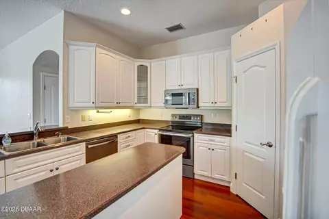 Kitchen - 1413 Kilrush Dr, Ormond Beach, FL 32174 photo 2 of 3