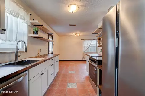 Kitchen - 119 Bigelow Dr, Edgewater, FL 32132 photo 2 of 2