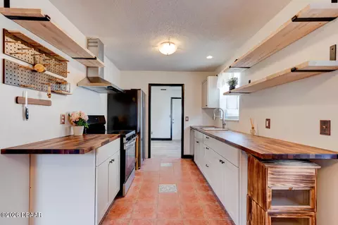 Kitchen - 119 Bigelow Dr, Edgewater, FL 32132 photo 1 of 2