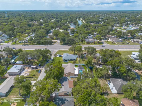View/Area - 1820 Pine Tree Dr, Edgewater, FL 32132 photo 3 of 9