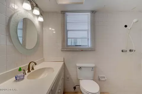 Bath - 392 S Ridgewood Ave, Ormond Beach, FL 32174 photo 3 of 5