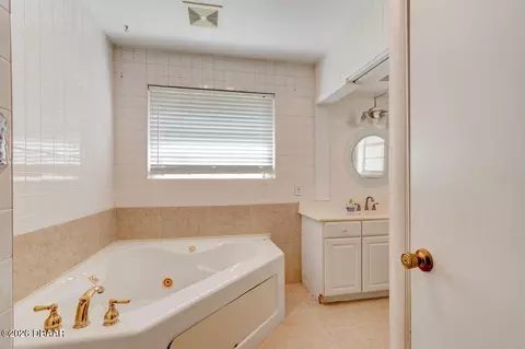 Bath - 392 S Ridgewood Ave, Ormond Beach, FL 32174 photo 2 of 5