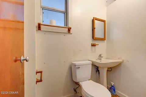 Bath - 392 S Ridgewood Ave, Ormond Beach, FL 32174 photo 4 of 5