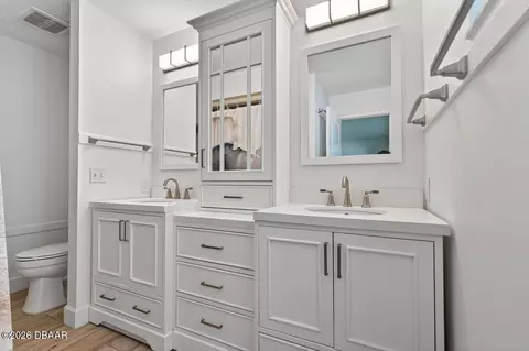Bath - 171 William St, Edgewater, FL 32141 photo 4 of 6