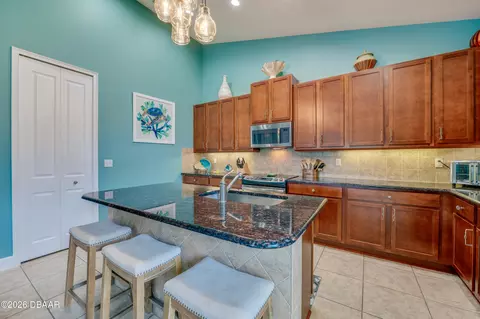 Kitchen - 642 Elk River Dr, Ormond Beach, FL 32174 photo 2 of 5