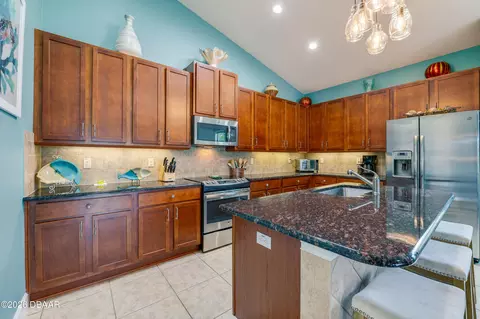 Kitchen - 642 Elk River Dr, Ormond Beach, FL 32174 photo 3 of 5