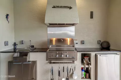 Kitchen - 642 Elk River Dr, Ormond Beach, FL 32174 photo 5 of 5