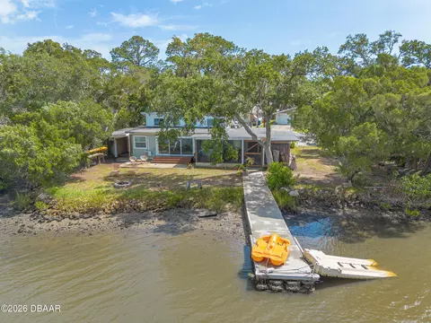 5528 W Bayshore Dr, Port Orange, FL 32127