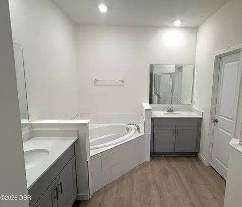 Bath - 3405 Arch Ave, Ormond Beach, FL 32174 photo 1 of 1