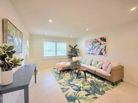 Living - 39 Carol Rd, Ormond Beach, FL 32176 photo 2 of 3