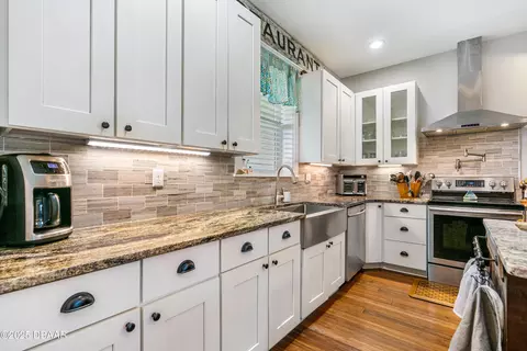 Kitchen - 432 Palm Ave, Ormond Beach, FL 32174 photo 6 of 7