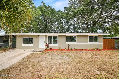 1121 Berkshire Rd, Daytona Beach, FL 32117