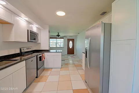 Kitchen - 59 Hibiscus Dr, Ormond Beach, FL 32176 photo 4 of 4