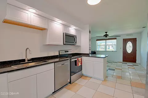 Kitchen - 59 Hibiscus Dr, Ormond Beach, FL 32176 photo 3 of 4
