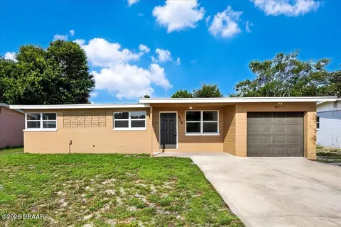 922 Lewis Dr, Daytona Beach, FL 32117