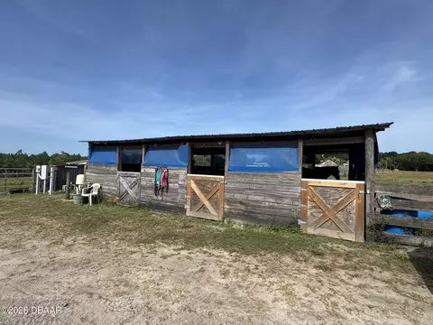 807 Campbell Ln, Deleon Springs, FL 32130