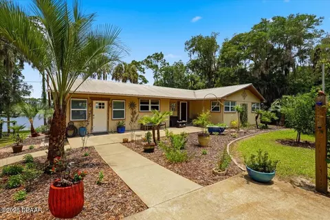 460 Lake Como Dr, Pomona Park, FL 32181