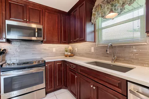 Kitchen - 9 Brooke Station Dr, Ormond Beach, FL 32174 photo 4 of 5