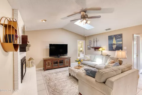 Living - 9 Brooke Station Dr, Ormond Beach, FL 32174 photo 3 of 5