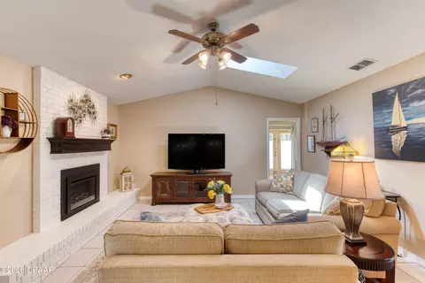 Living - 9 Brooke Station Dr, Ormond Beach, FL 32174 photo 2 of 5