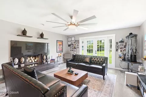 Living - 50 Treetop Cir, Ormond Beach, FL 32174 photo 3 of 6