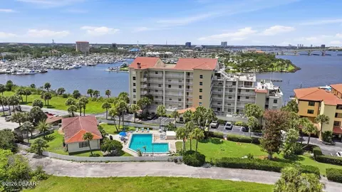552 Marina Point Dr, Daytona Beach, FL 32114