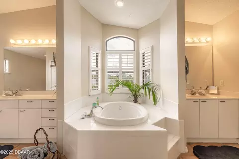 Bath - 55 Plaza Dr, Ormond Beach, FL 32176 photo 3 of 6