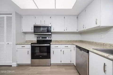 Kitchen - 51 Tomoka Meadows Blvd, Ormond Beach, FL 32174 photo 3 of 3
