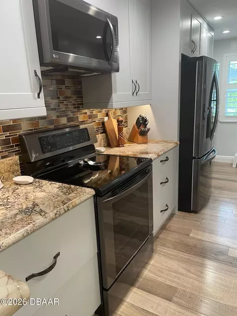 Kitchen - 19 Sanchez Ave, Ormond Beach, FL 32174 photo 4 of 4