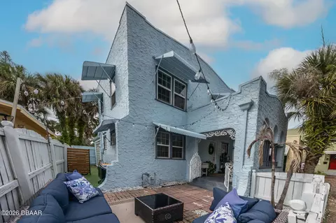 4 Clarendon Ct, Daytona Beach, FL 32118