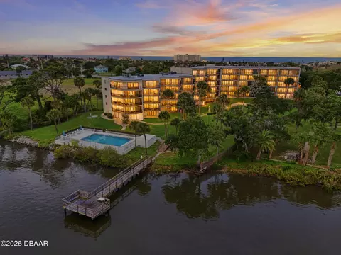 944 S Peninsula Dr, Daytona Beach, FL 32118