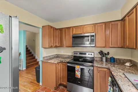 Kitchen - 923 Peninsula Dr, Ormond Beach, FL 32176 photo 2 of 3